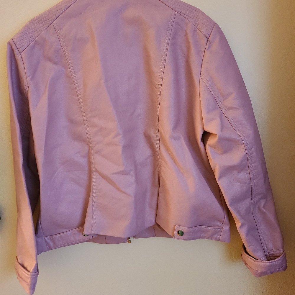 A jacket - Picture 5 of 5